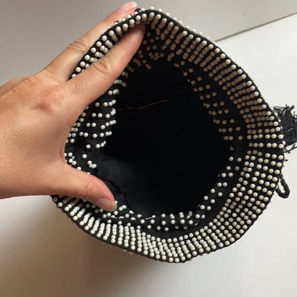 Vintage drawstring handbag Black white beaded fringe pouch purse - Picture 6 of 10